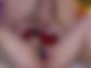 Nicole MILF webcam performer live streaming