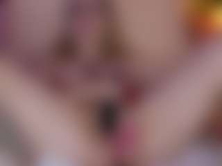 Nicole MILF webcam performer live streaming
