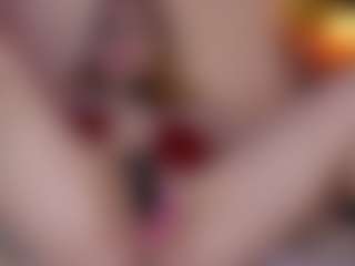 Nicole MILF webcam performer live streaming