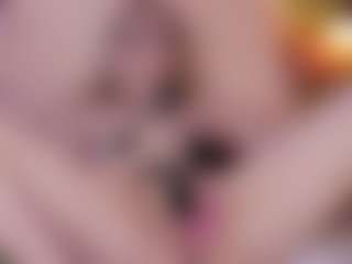 Live cam show with Nicole - Average on AdultVida.com