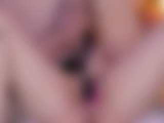 Nicole MILF webcam performer live streaming