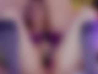 Live cam show with Nicole - Blonde Hair Middle Aged on Hubzter Live