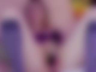 Nicole MILF webcam performer live streaming