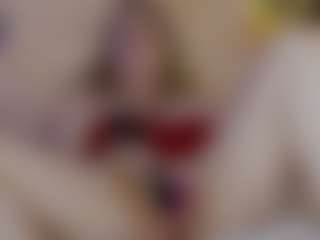 Live cam show with Nicole - Blonde Hair MILF on AdultVida.com