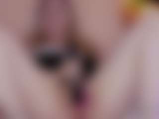 Nicole MILF webcam performer live streaming