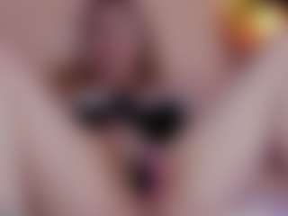 Nicole MILF webcam performer live streaming