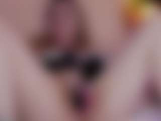 Nicole MILF webcam performer live streaming