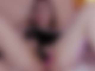 Nicole MILF webcam performer live streaming