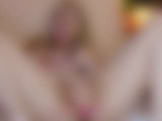Live cam show with Nicole - Average on StripNow