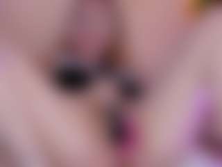 Live cam show with Nicole - Blonde Hair Middle Aged on xDating