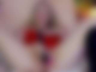 Live cam show with Nicole - Small Tits Mature on Dolls Live