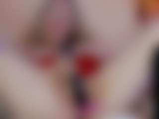 Nicole MILF webcam performer live streaming
