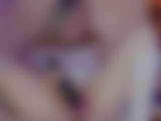 Performer in webcam MILF Nicole in streaming live