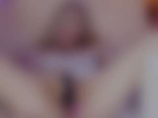 Live cam show with Nicole - Blonde Hair MILF on Dare Cams