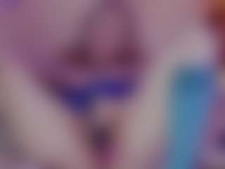 Nicole MILF webcam performer live streaming
