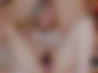 Live cam show with Nicole - Small Tits on xDating