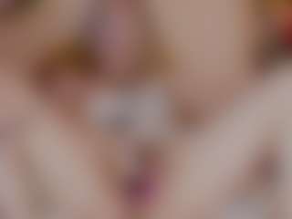 Live cam show with Nicole - Shaved Pussy Mature on xDating