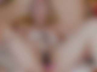 Live cam show with Nicole - Fingering MILF on xDating