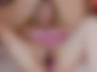 Performer in webcam MILF Nicole in streaming live