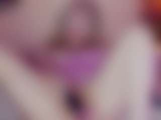 Live cam show with Nicole - Blonde Hair Middle Aged on Camsoda