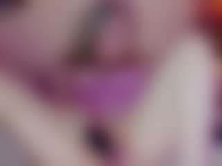 Live cam show with Nicole - Dildo Or Vibrator MILF on Camsoda