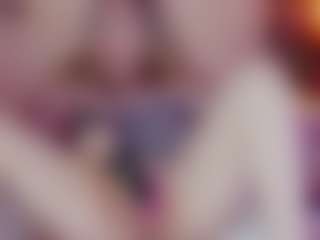 Live cam show with Nicole - Wet on Milfs Live
