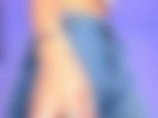 Live cam show with Powergirl Gwen - Erotic Dance on Camiplay Live