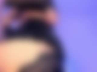 Live cam show with Powergirl Gwen - Ass Bouncing on Cam Slut
