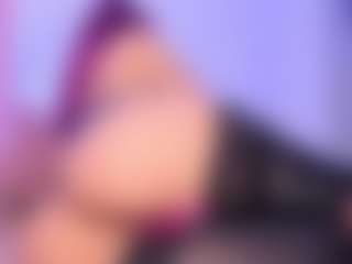 Live cam show with Powergirl Gwen - Bedroom on Milfs Live