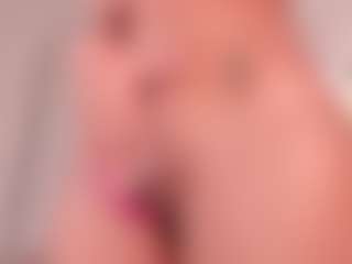 Live cam show with ASHLEY - Belly on friskycurves.com