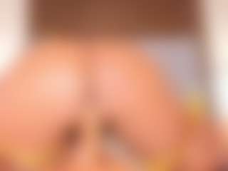 Live cam show with Hanna - Black Squirt on Camsoda