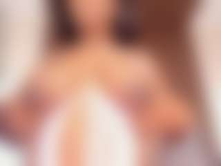 Live cam show with Hanna - Curvy Small Tits on Gym Cam Girls