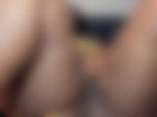 Live cam show with Hanna - Fingers on dropp.cam