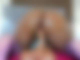 Show live cam dengan Hanna - Small Tits Mature di Camsoda