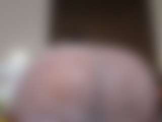 Hanna MILF webcam performer live streaming