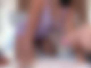 Live cam show with Hanna - Striptease MILF on CamwithHer
