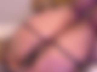 Live cam show with Jane Ebony - Foot Fetish Black on xDating