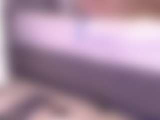 Live cam show with Jane Ebony - Oil on Latina Girls