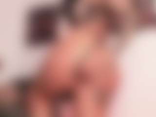 Live cam show with Ariana - Big Tits Small Tits on AdultVida.com
