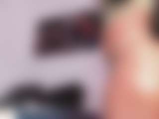 Live cam show with Ariana - BBW Shaved Pussy on Gym Cam Girls