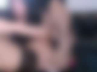 Live cam show with Juicy Lucie - Horney on googirlz