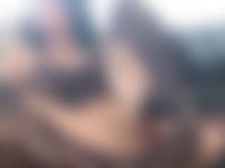 Live cam show with Juicy Lucie - Cougar on AdultVida.com