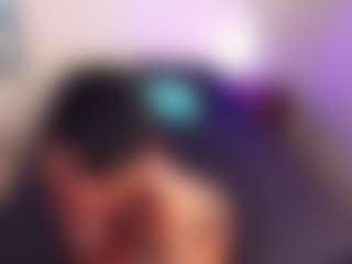 Lauren Saenz MILF webcam performer live streaming
