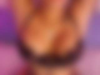 Lauren Saenz MILF webcam performer live streaming