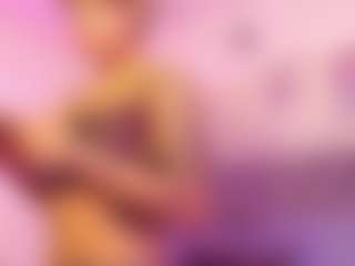Lauren Saenz MILF webcam performer live streaming
