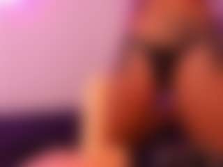 Live cam show with Lauren Saenz - Black MILF on Soda Cam