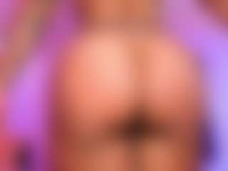 Live cam show with Lauren Saenz - Smoking on Camsoda