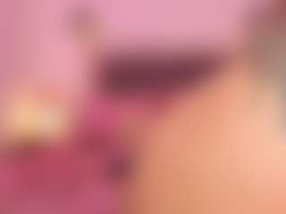 Lauren Saenz MILF webcam performer live streaming