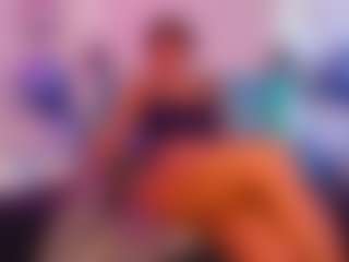 Live cam show with Lauren Saenz - Big Ass MILF on Camsoda