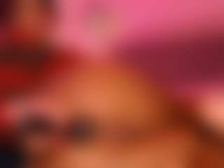 Lauren Saenz MILF webcam performer live streaming